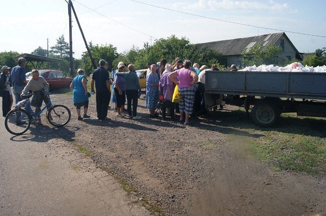Гуманитарную помощь получили жители прифронтовых поселков Донбасса