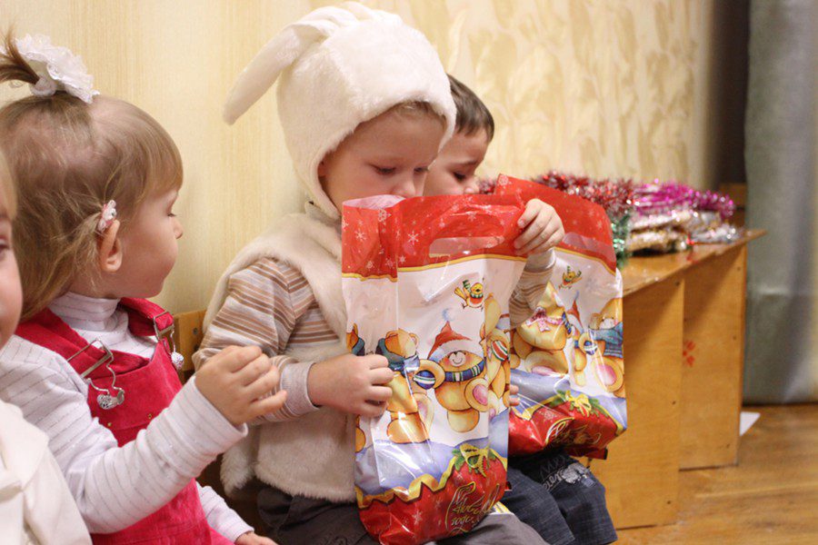 Сбор средств на подарки для детей Донбасса продолжается