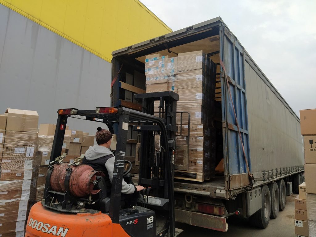 11 тонн медикаментов отправилось на Донбасс для наших защитников