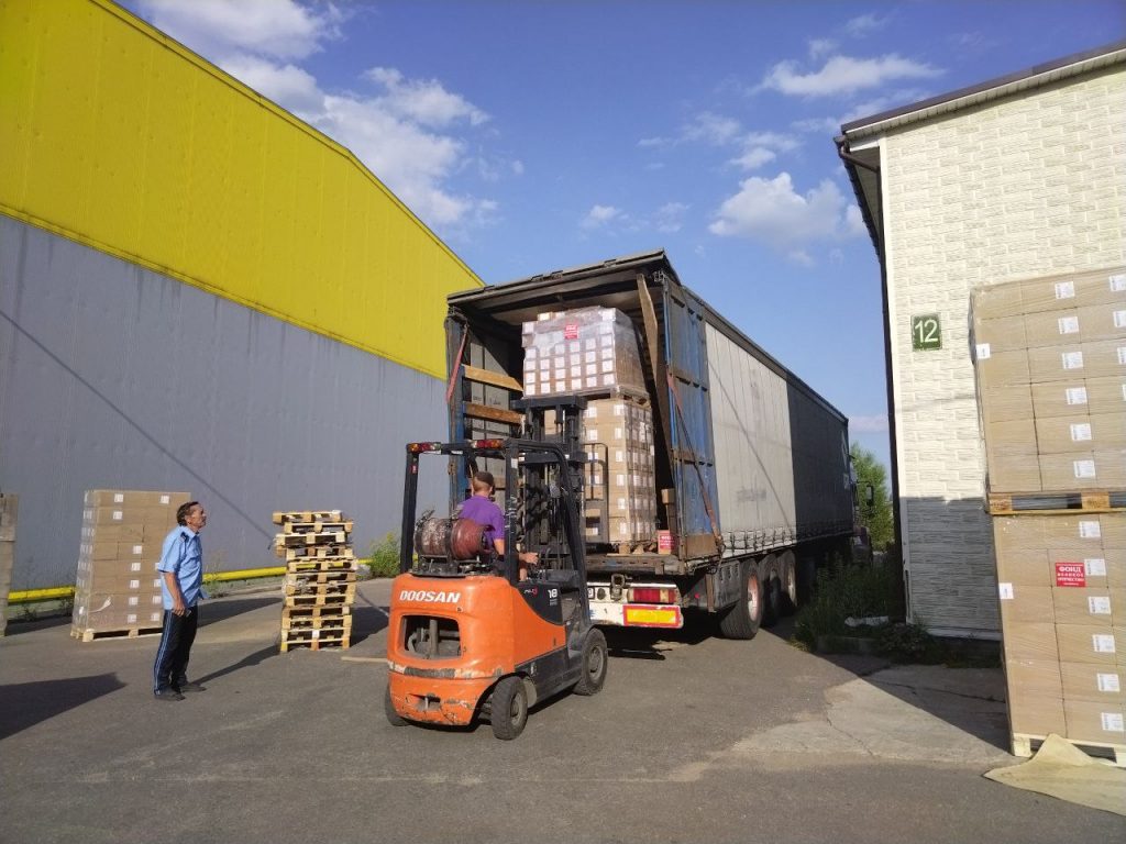 Многотонный грузовик с медикаментами отправлен на Донбасс